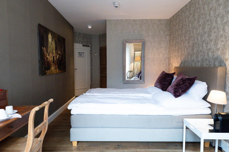 Bedroom 13