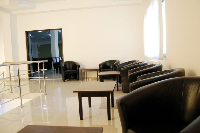 Others 5, Hotel Polaris, Scheia