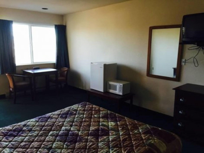 Bedroom 2, Summer Wind Budget Motel, Lincoln