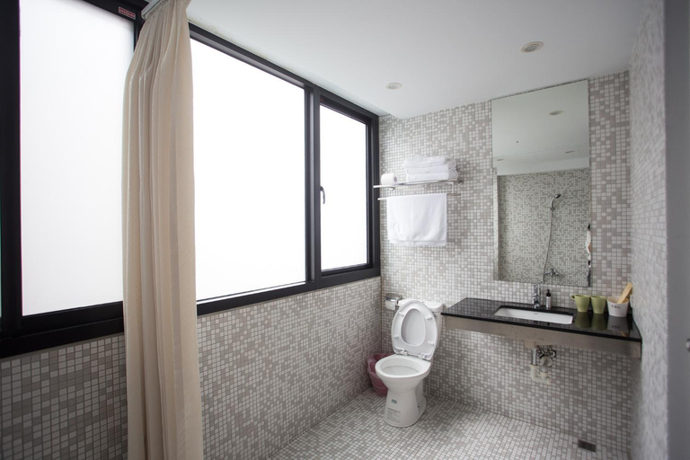 Bathroom 5, DoMo Yilan, Yilan
