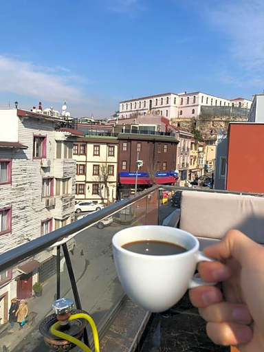Public Area 2, La Petite Maison, Fatih