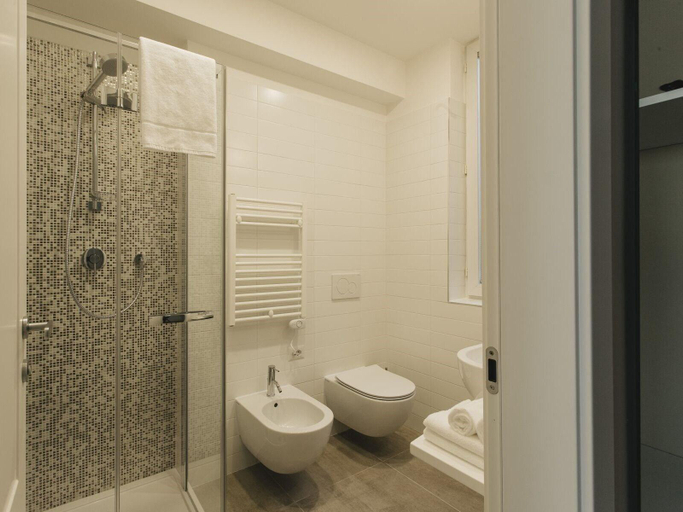 Bathroom 4, Livingstone, Matera