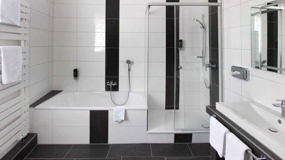 Bathroom 4, Hotel Zur Post Trier, Trier