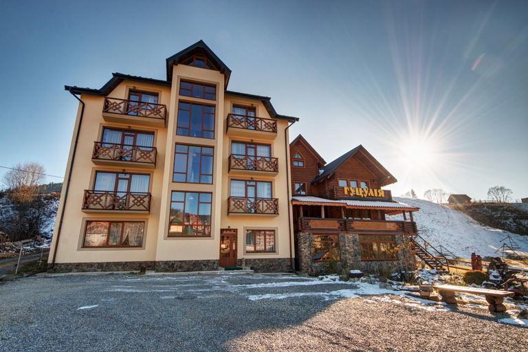 Exterior & Views