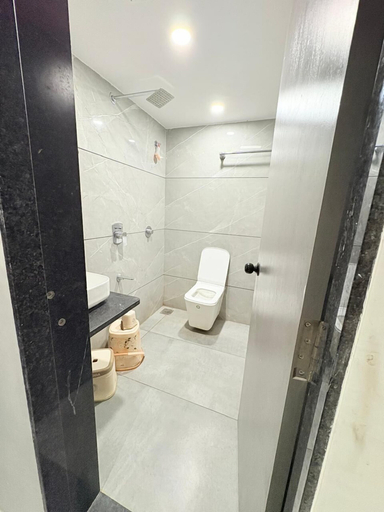 Bathroom 4, Hotel Dhara, Ahmadabad