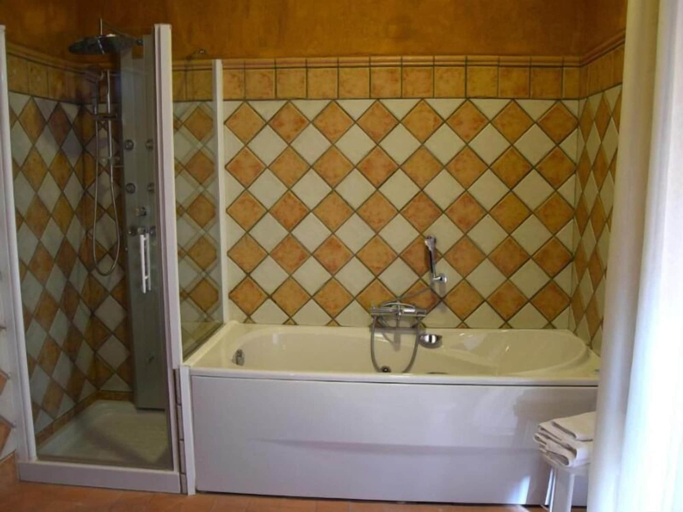 Bathroom 3, Hotel Palacio del Gobernador, Ciudad Real