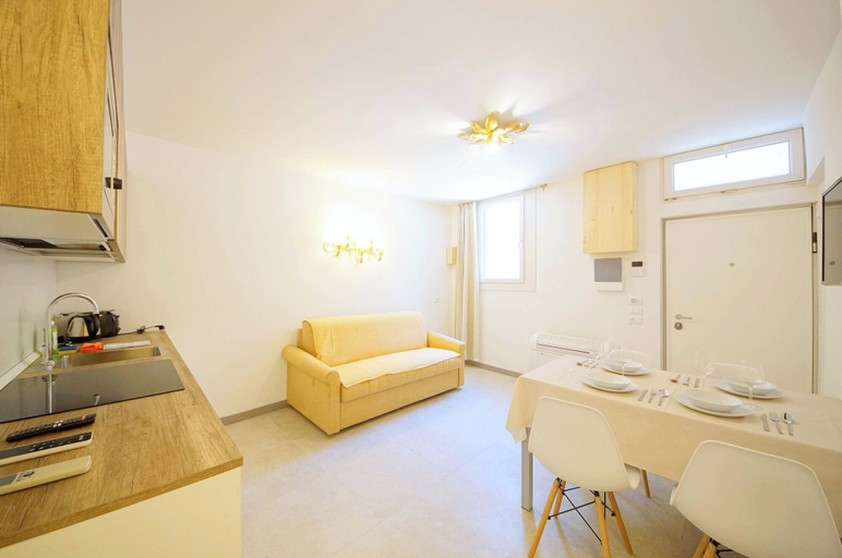 Others 5, DolceVita Apartments N. 521, Venezia