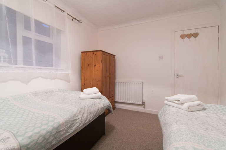 Bedroom 2, Blair Drummond Holiday Home, Stirling