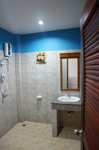 Bathroom 2, Phumin Apartment, Ko Lanta