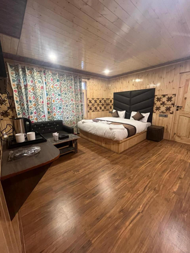 Pine Palace Resort, Anantnag