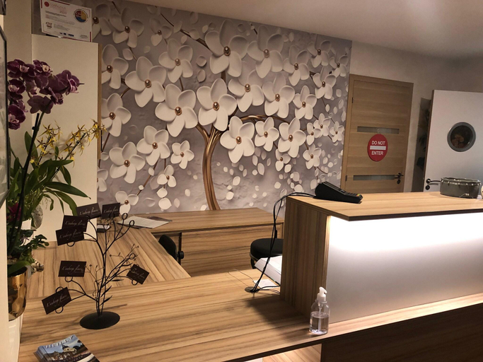 Public Area 2, L'auberge fleurie, Somme