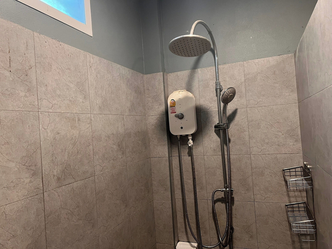 Bathroom 3, Namkhem Inn 2, Takua Pa