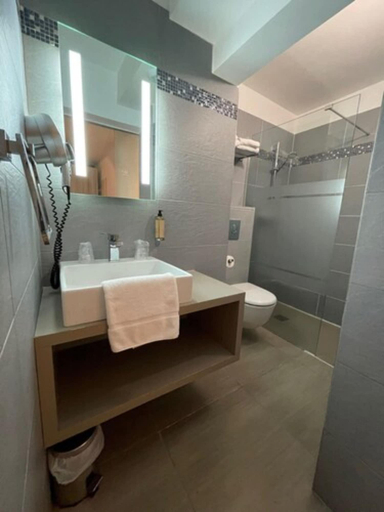 Bathroom 4, Hotel L'Escale Cote Port, Haute-Corse