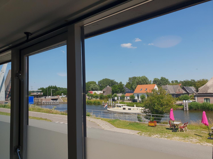 Others 4, Hof van Schoorl, Bergen