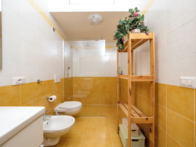 Bathroom 4, Rosa House, Salerno