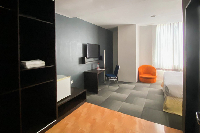 Bedroom 3, Urbanview Hotel Asyra Makassar, Makassar