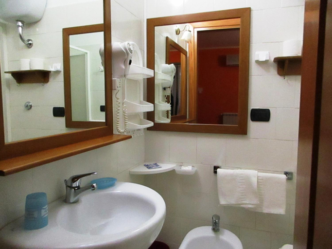 Bathroom, Hotel Rosso Di Sera, Caserta