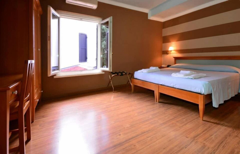 Bedroom 3, Hotel la Grotta, Mantua