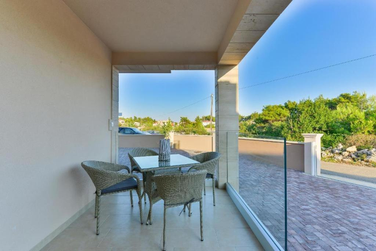 Others 5, Apartmani Velic, Vir
