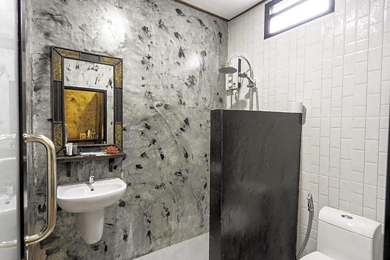 Bathroom 4, Hana Lanta Resort, Ko Lanta