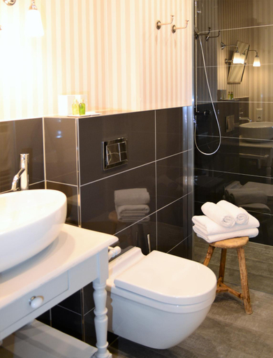 Bathroom 9