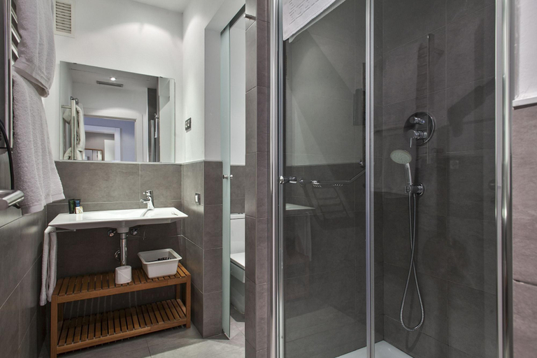 Bathroom 4, Bonavista Apartments - Passeig de Gracia, Barcelona