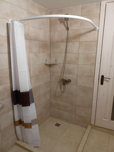 Bathroom, Гостьовии двір, Nadvirnians'kyi