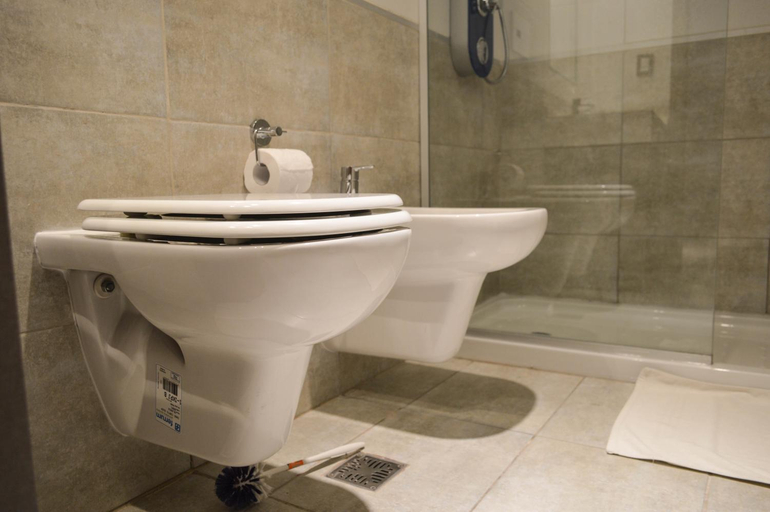Bathroom 10