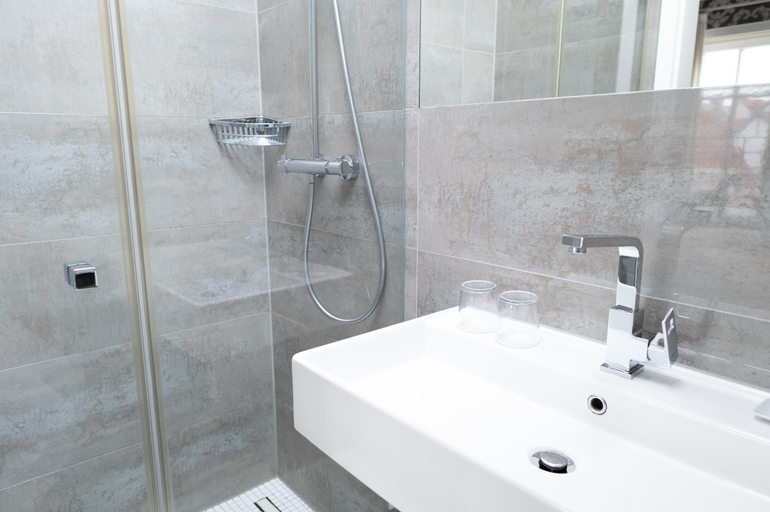 Bathroom 12