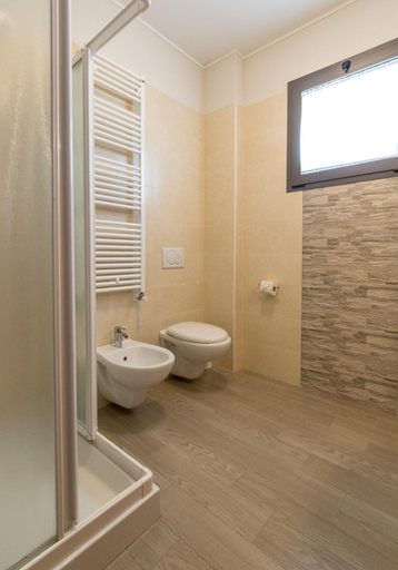 Bathroom 5, Residence California, Venezia