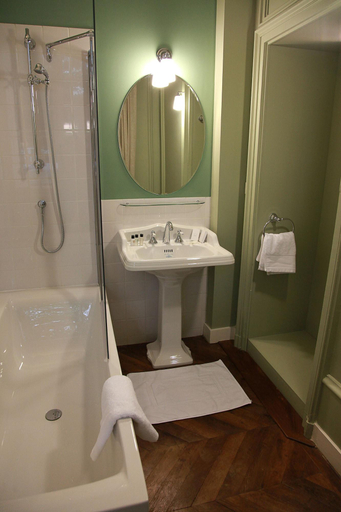 Bathroom 4, Ha Tel Le Gentleman, Sarthe
