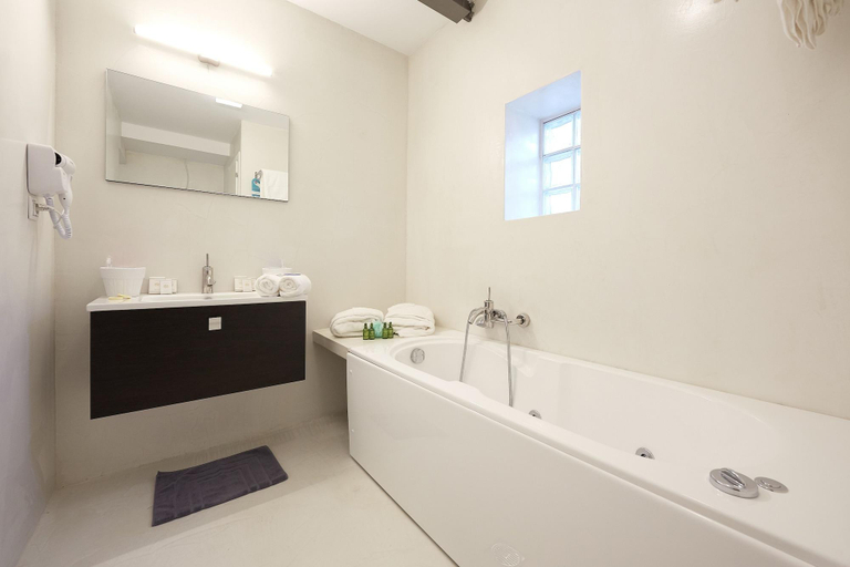 Bathroom 4, Athenian Residences, Attica