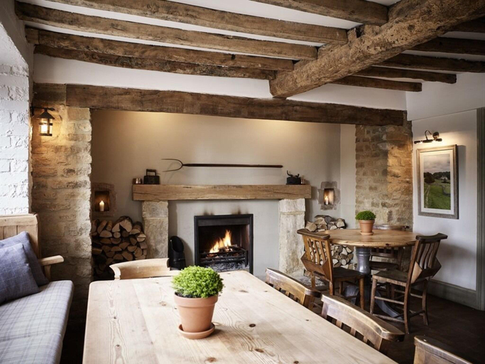 Others 5, The Masons Arms, Gloucestershire