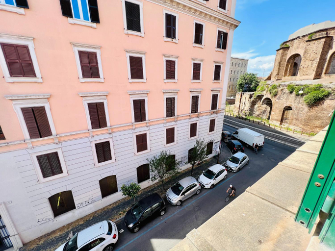 Others 4, Hotel Pisa, Roma