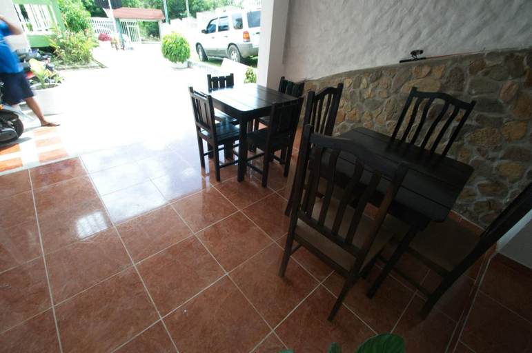 Others 5, Posada Enilda, Providencia