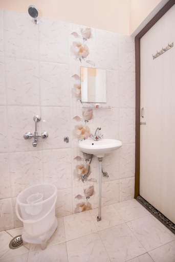 Bathroom 4, Hotel Bleue Mont, Varanasi