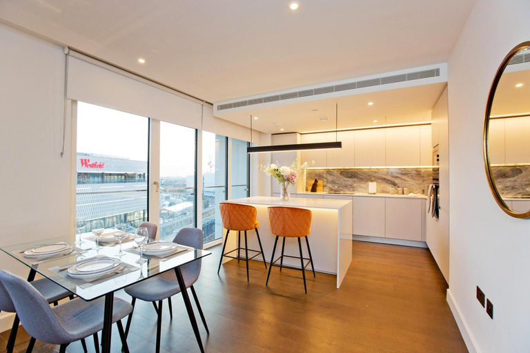 Food & Drinks, Fabulous Westfield 2 bed, London