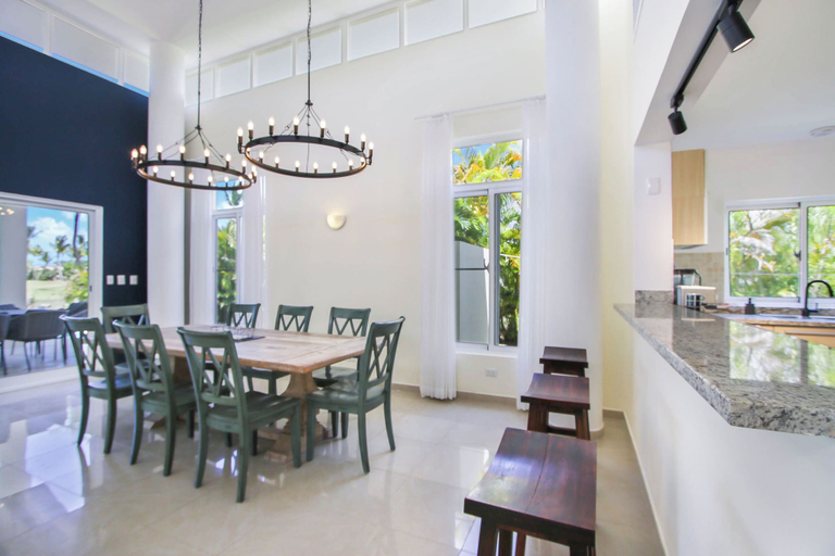 Food & Drinks, Golf Villa in Bavaro - Pool, Jacuzzi, Staff, Salvaleon de Higuey