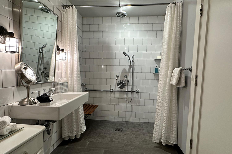 Bathroom 3, Fathoms Hotel & Marina, Nassau