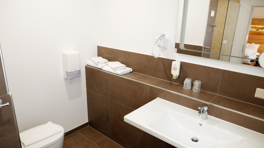Bathroom 3, Waldhotel Seelow, Märkisch-Oderland