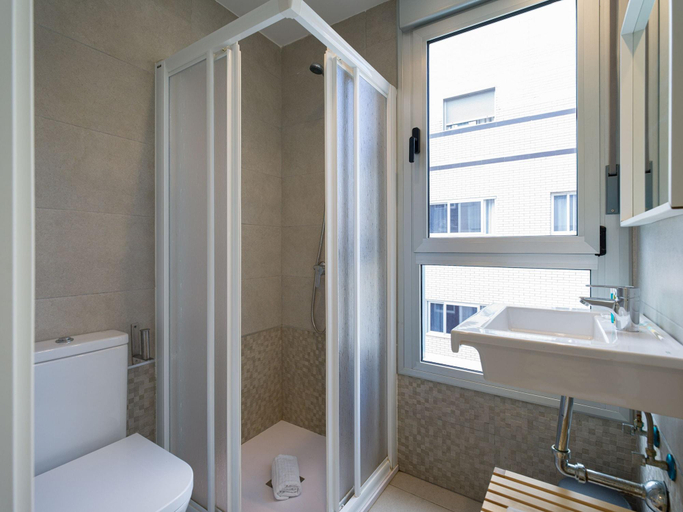 Bathroom 5, Tusity Yeah, Las Palmas