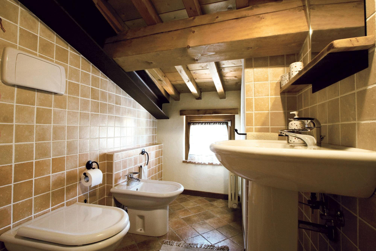 Bathroom 5, Corte Tamellini, Verona