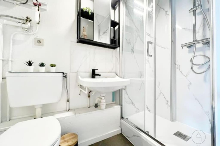 Bathroom 2, Le parfait Studio de la Cite Ardente - Central, Liège