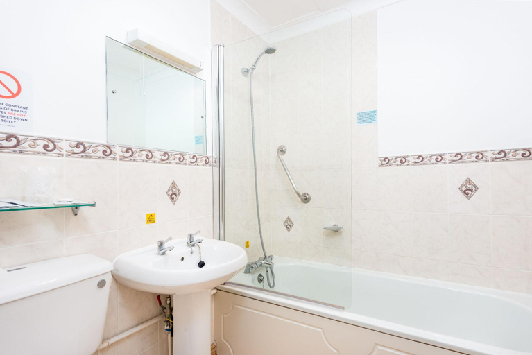 Bathroom 4, Imperial Hotel, East Sussex