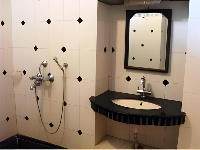 Bathroom 1, Hotel Deep Mahal, Jaisalmer