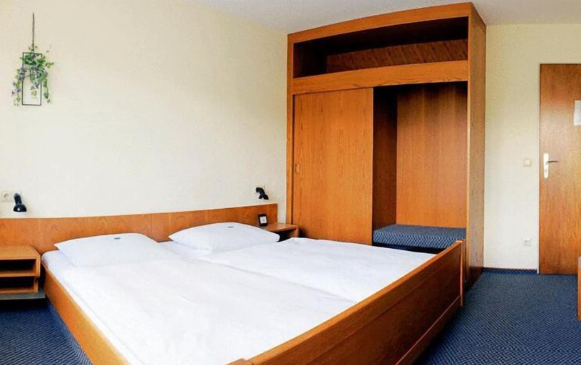 Bedroom 2, Hotel Keinath Stuttgart, Stuttgart
