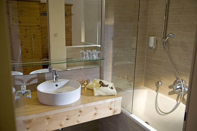 Bathroom 3, Romantik Seehotel JÃ¤gerwirt, Murau