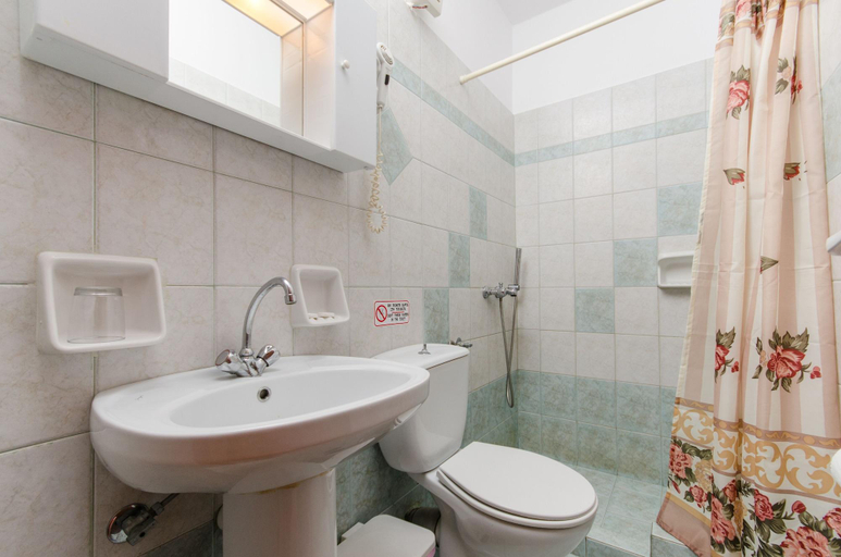 Bathroom 3, Antonia Studios, South Aegean