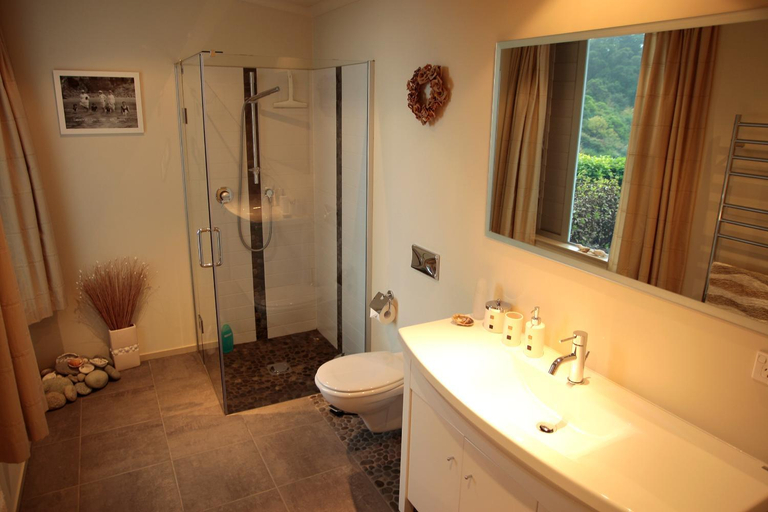 Bathroom 3, The Bay Lodge, Tasman