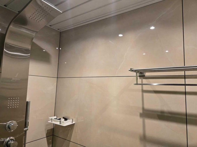 Bathroom 5, Moonbasa Boutique Hotel & Spa, Infopark, Kakkanad, Ernakulam